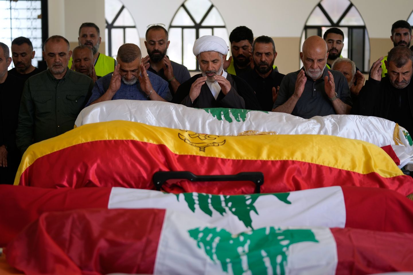 Israeli Forces Advance in Southern Lebanon amid Military Talks at the Pentagon