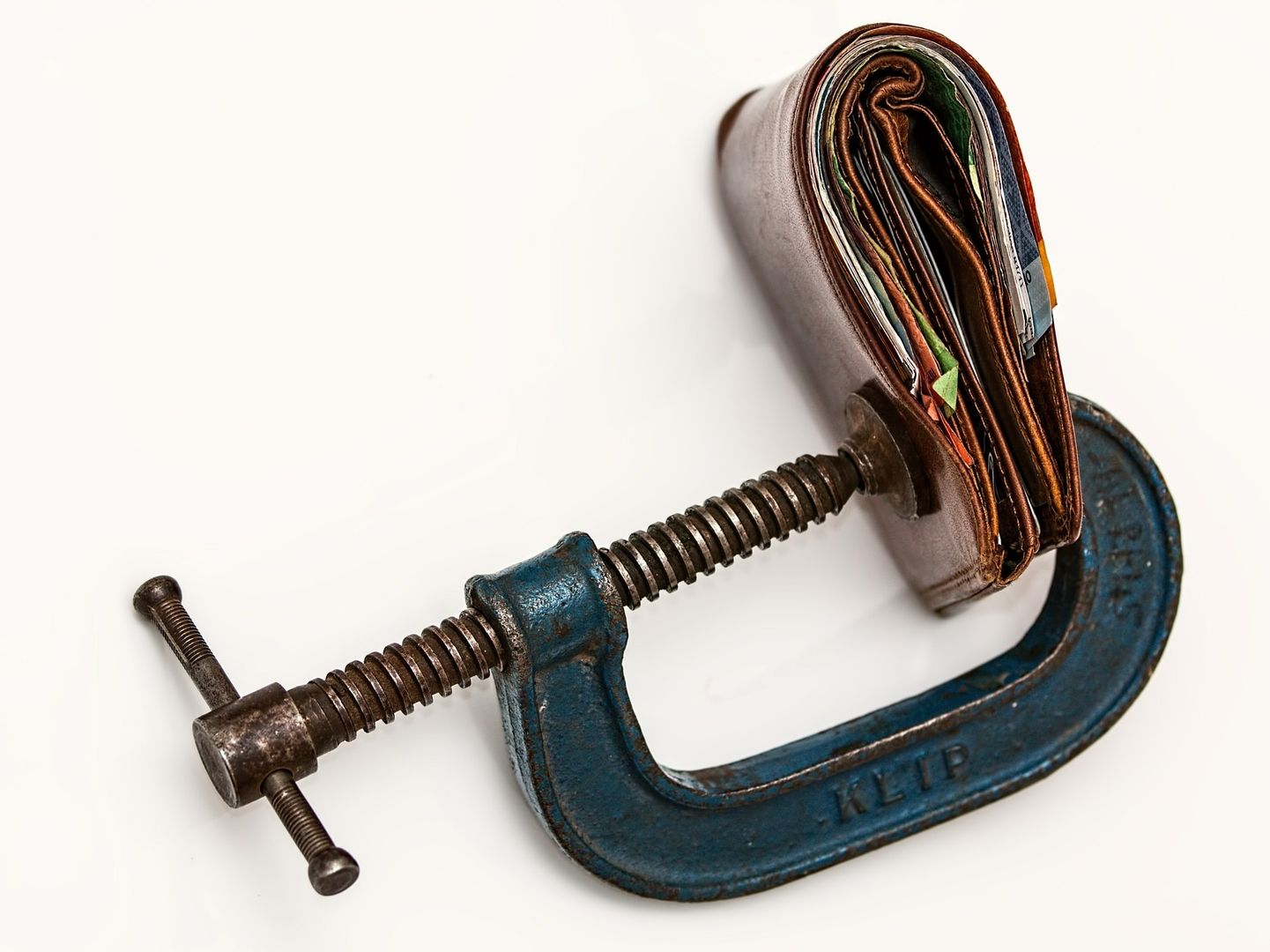 Cryptocurrency Market Experiences 'Long Squeeze' as Futures Open Interest Declines