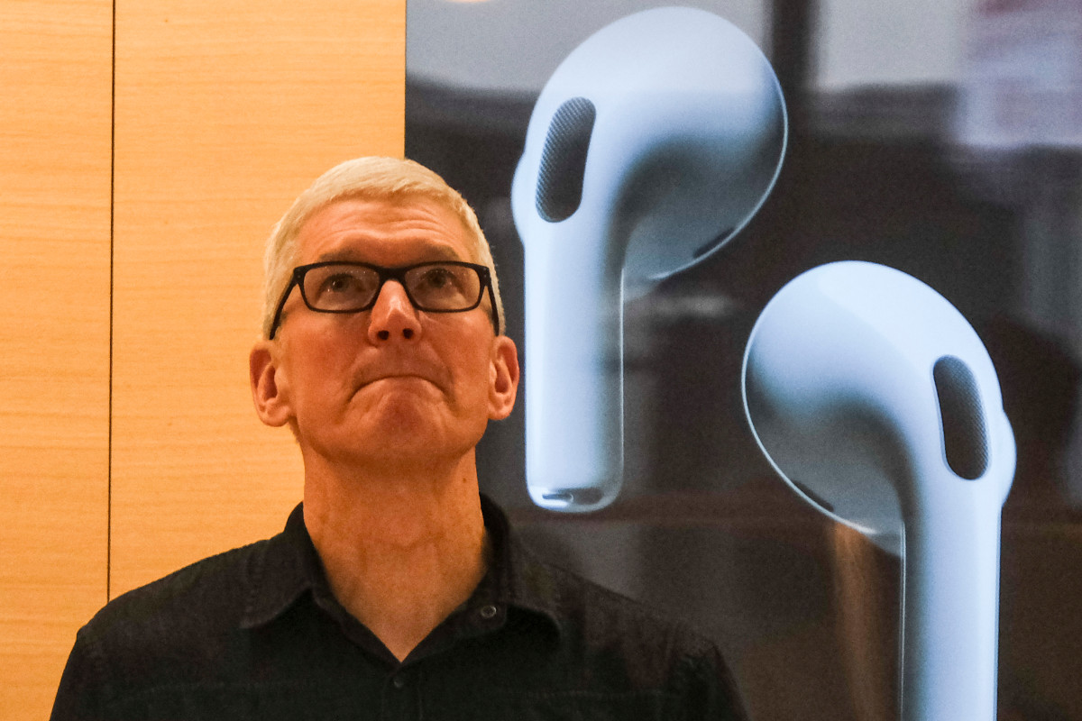 Apple's Price Target Rethought After $100 Billion U.S. Investment