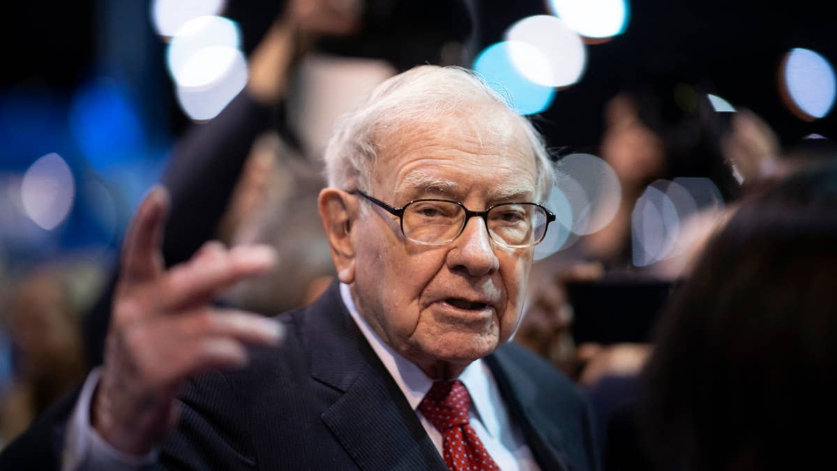 Warren Buffett's Berkshire Hathaway Dumps Stocks, Sending a Market Message