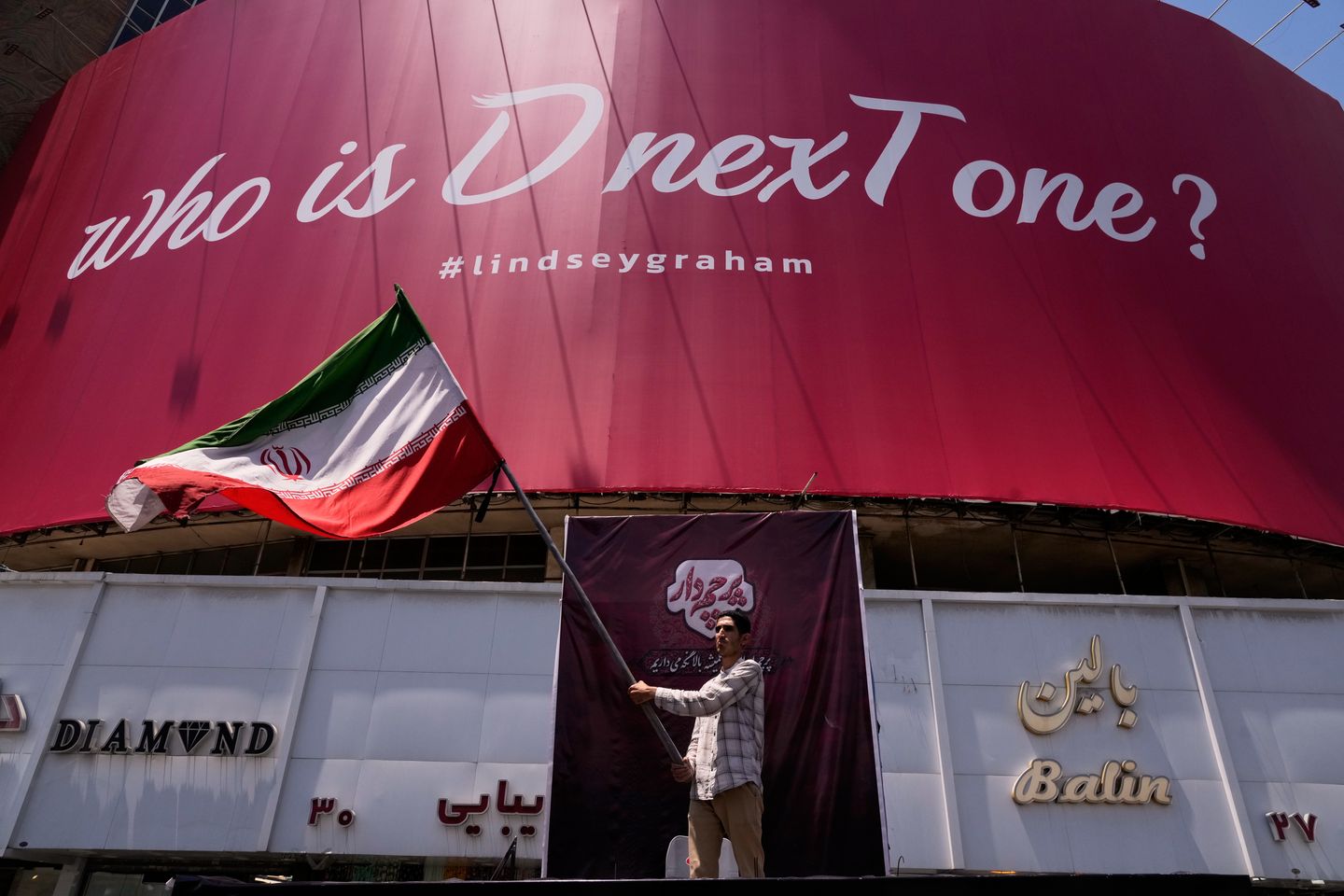 Tensions Escalate Between U.S. and Iran Near Tehran Amid Ongoing Talks