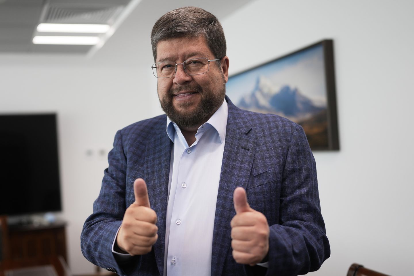 Bolivia's Center-Right Candidate Vies for Presidency After 20-Year Absence