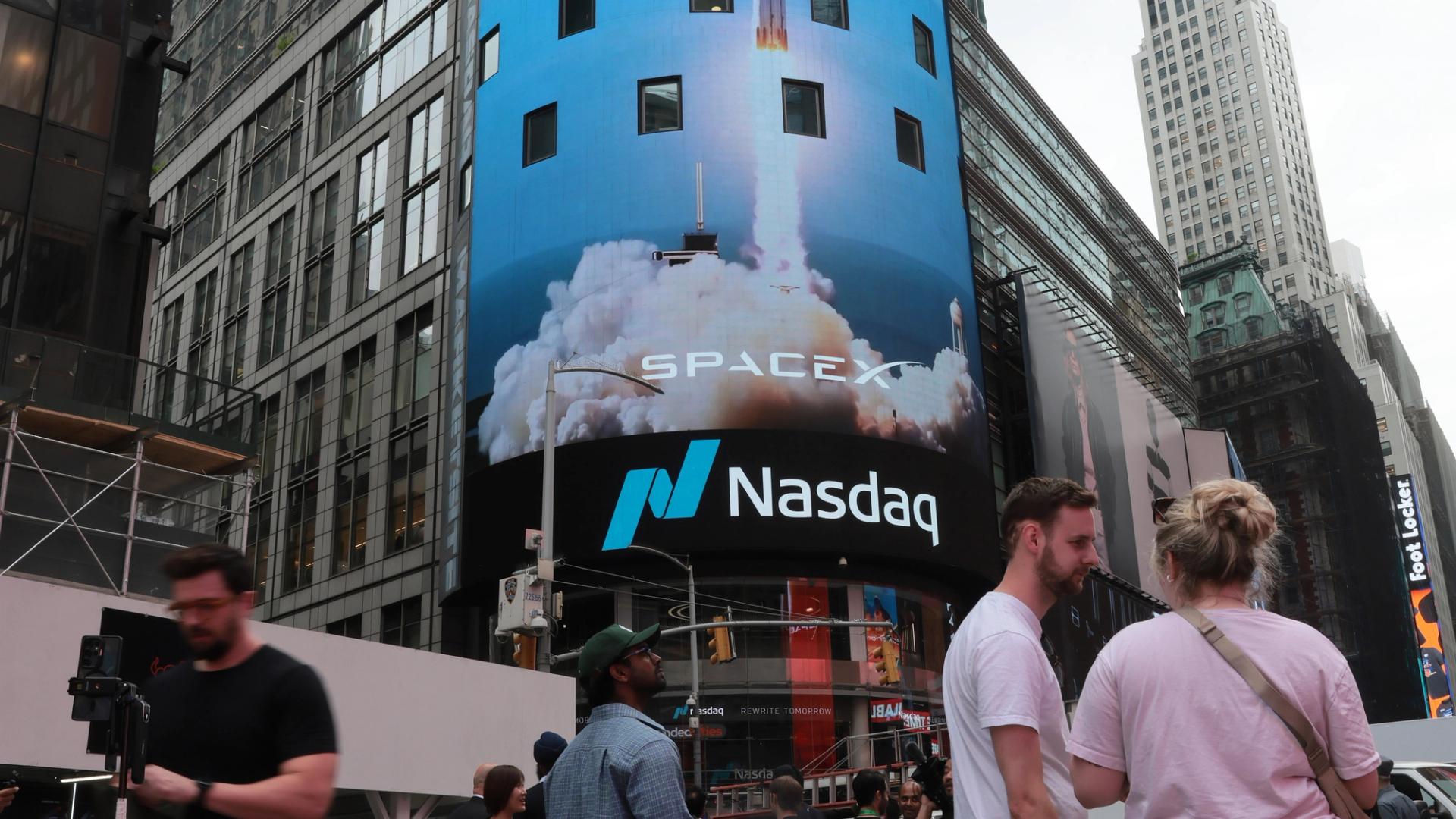 SpaceX Enters Nasdaq 100: Crypto Market Anticipates FOMC Minutes