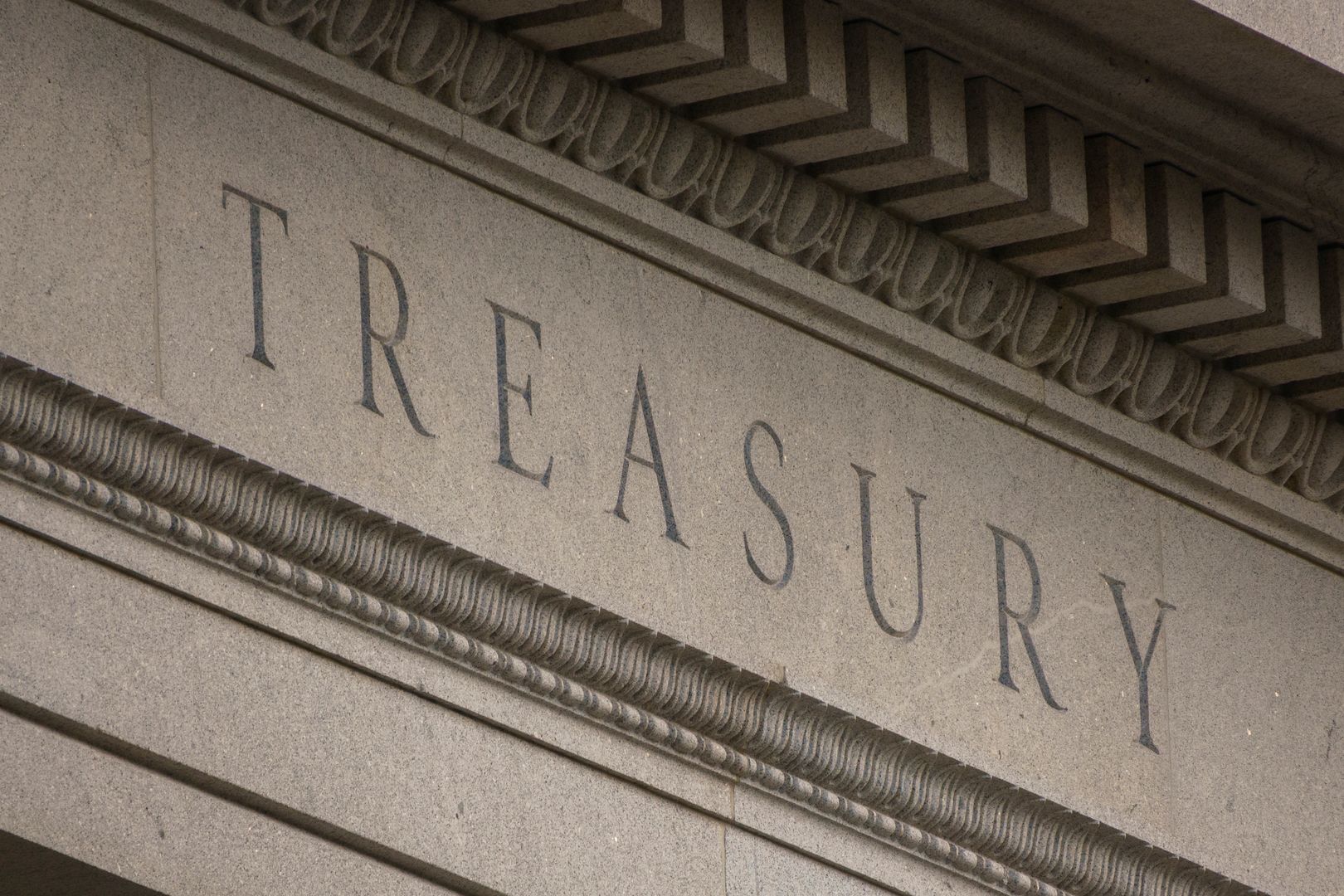 Analyst Picks 3 Crypto Stocks Over Bitcoin ETFs