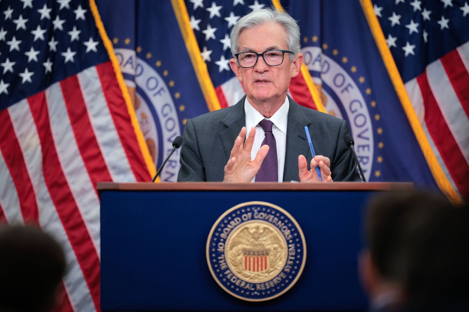 Federal Reserve's Rate Cut Impact on Bitcoin, Gold, and Stocks