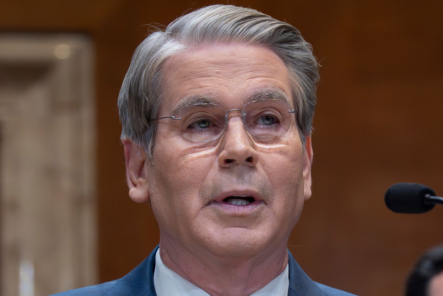 U.S. Ends Waivers for Iranian and Russian Oil Purchases