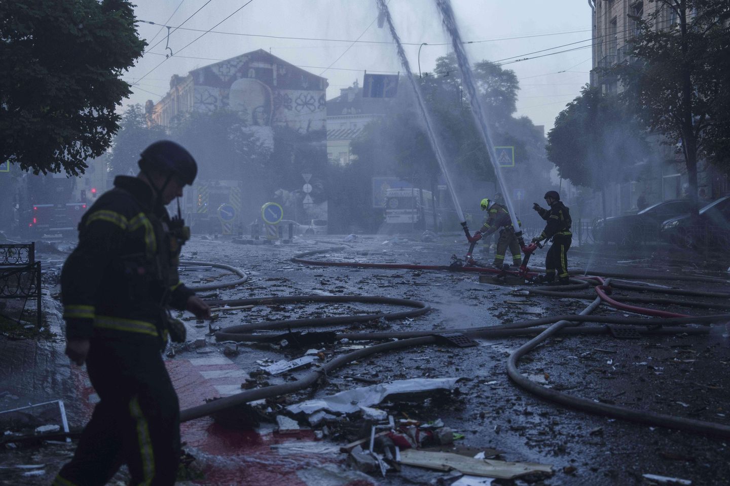 European Leaders Pledge Military Aid to Ukraine Amid Ongoing Russian Bombardment