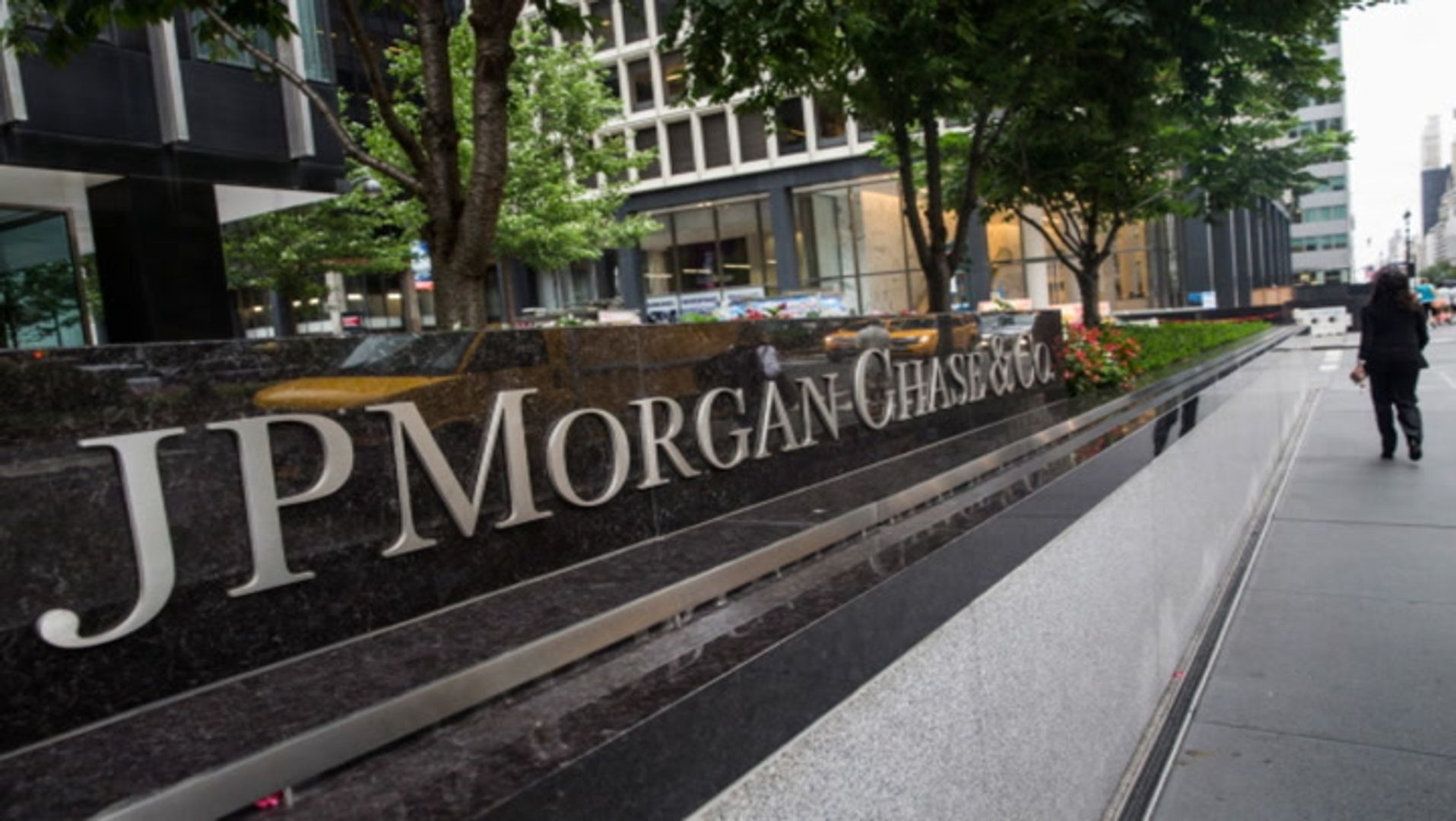 Warning Issued by a16z Against Anti-Crypto Bank Tactics