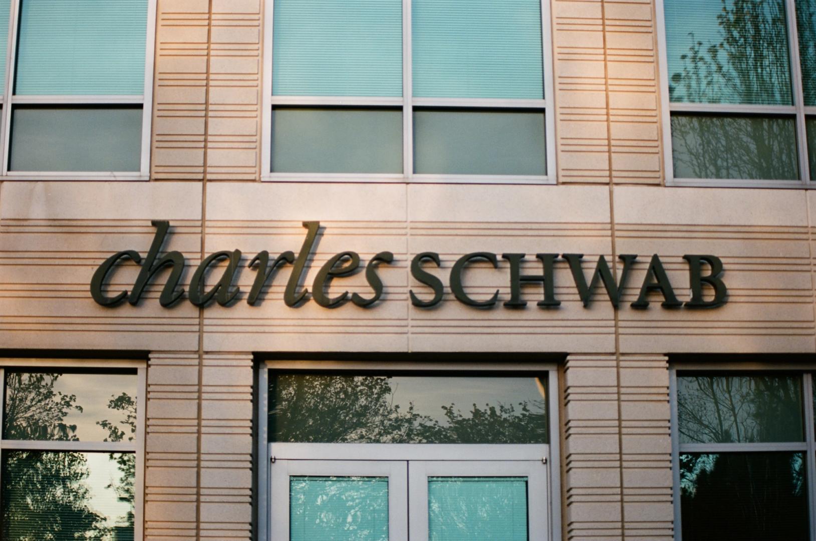 Schwab Enters Prediction Markets Race with S&P 500 Event-Based Options