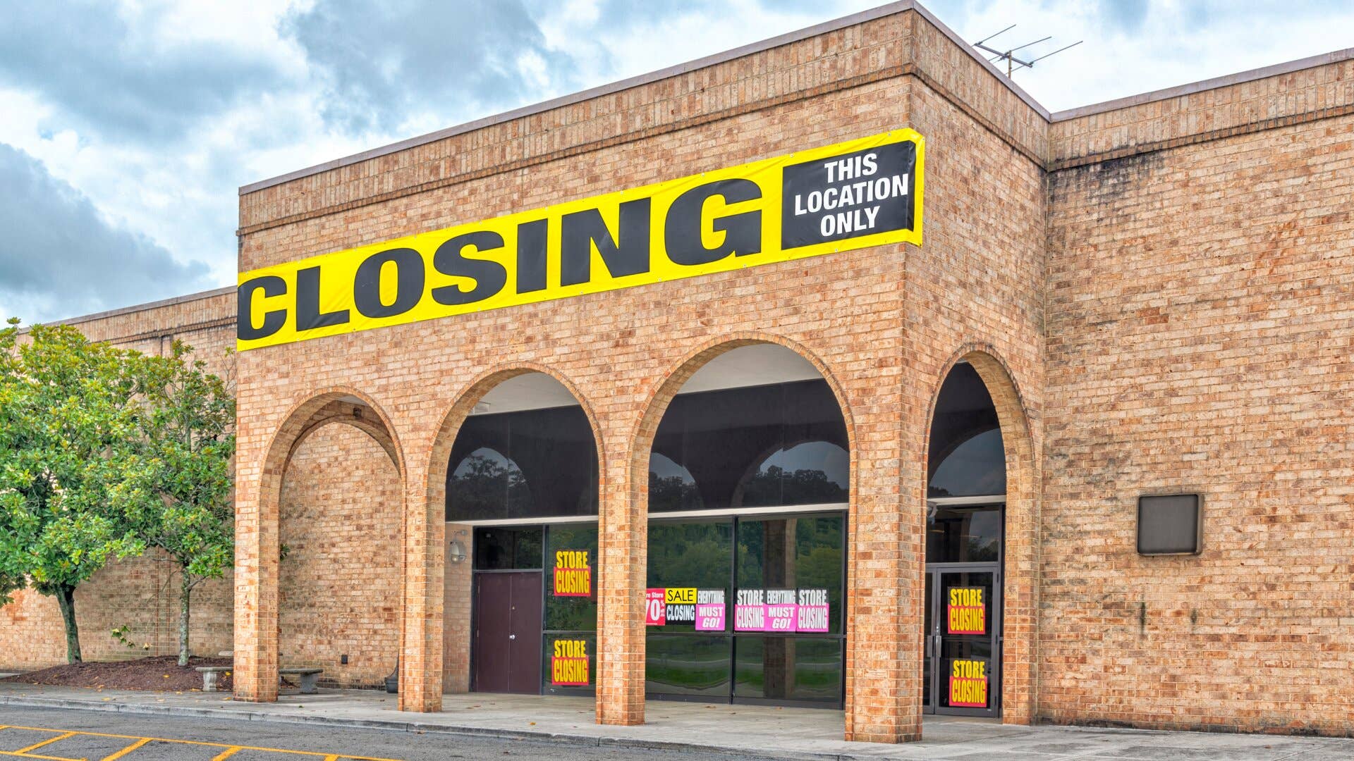 Popular Chain Faces Financial Turmoil Amid Store Closures