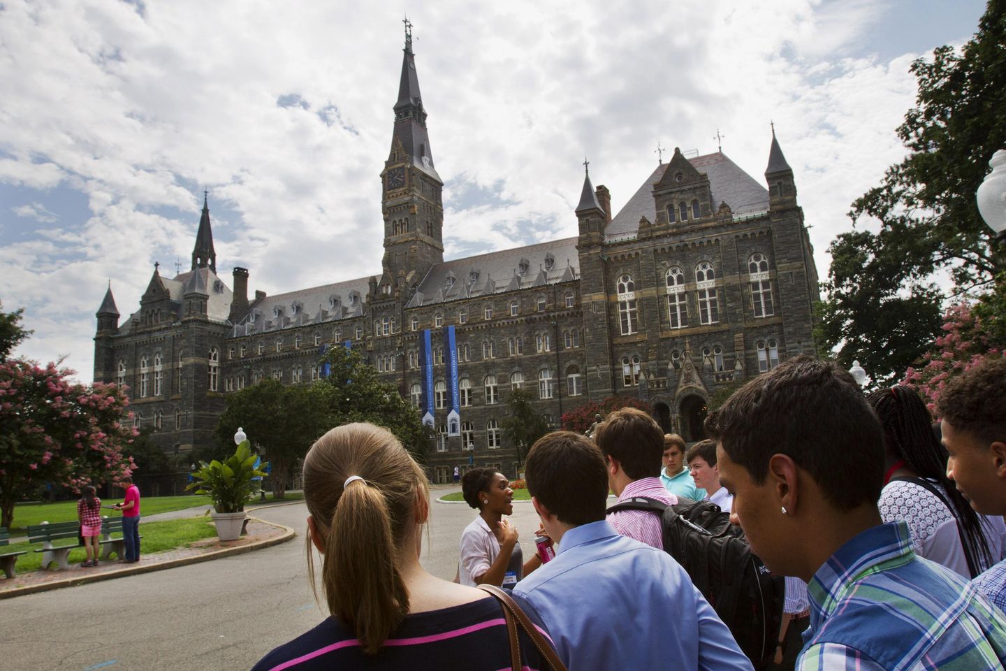 Georgetown University Faces Scrutiny Over Qatar Contracts