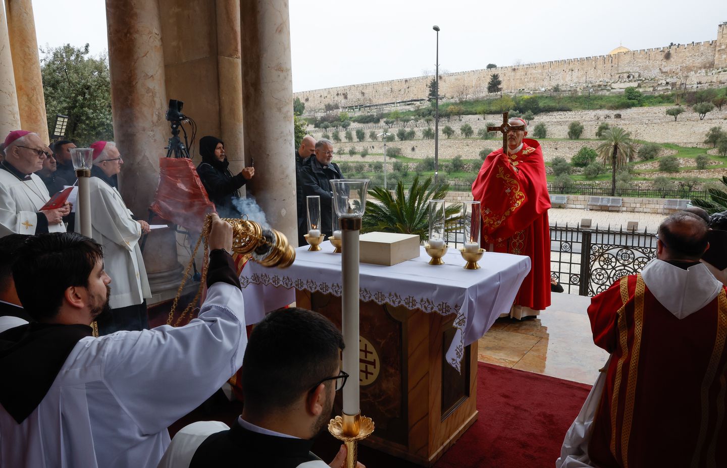 Israel apologizes and grants access to Catholic leaders denied church entry