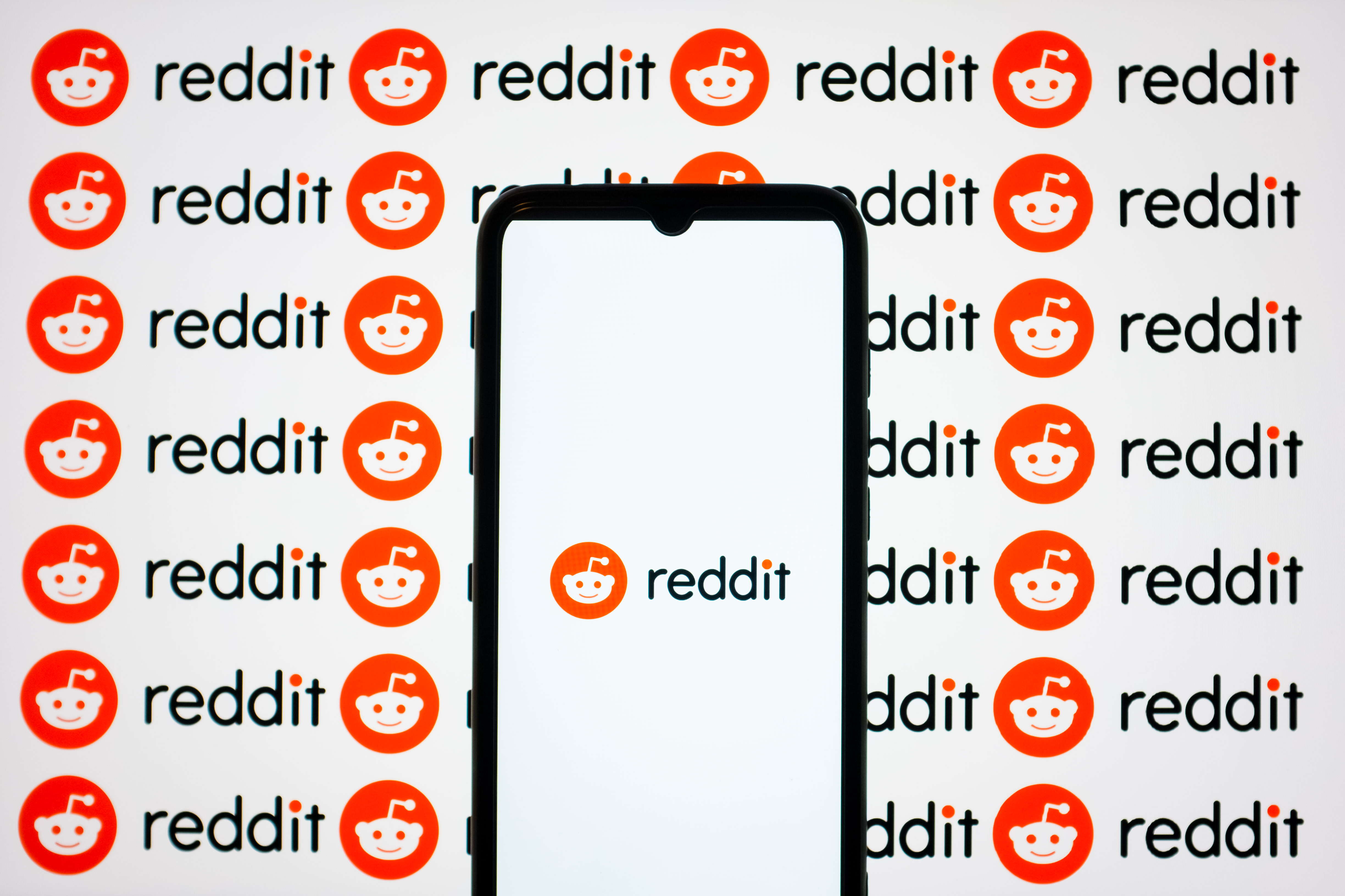 Battle of the Online Savings Accounts: Amex vs. Discover