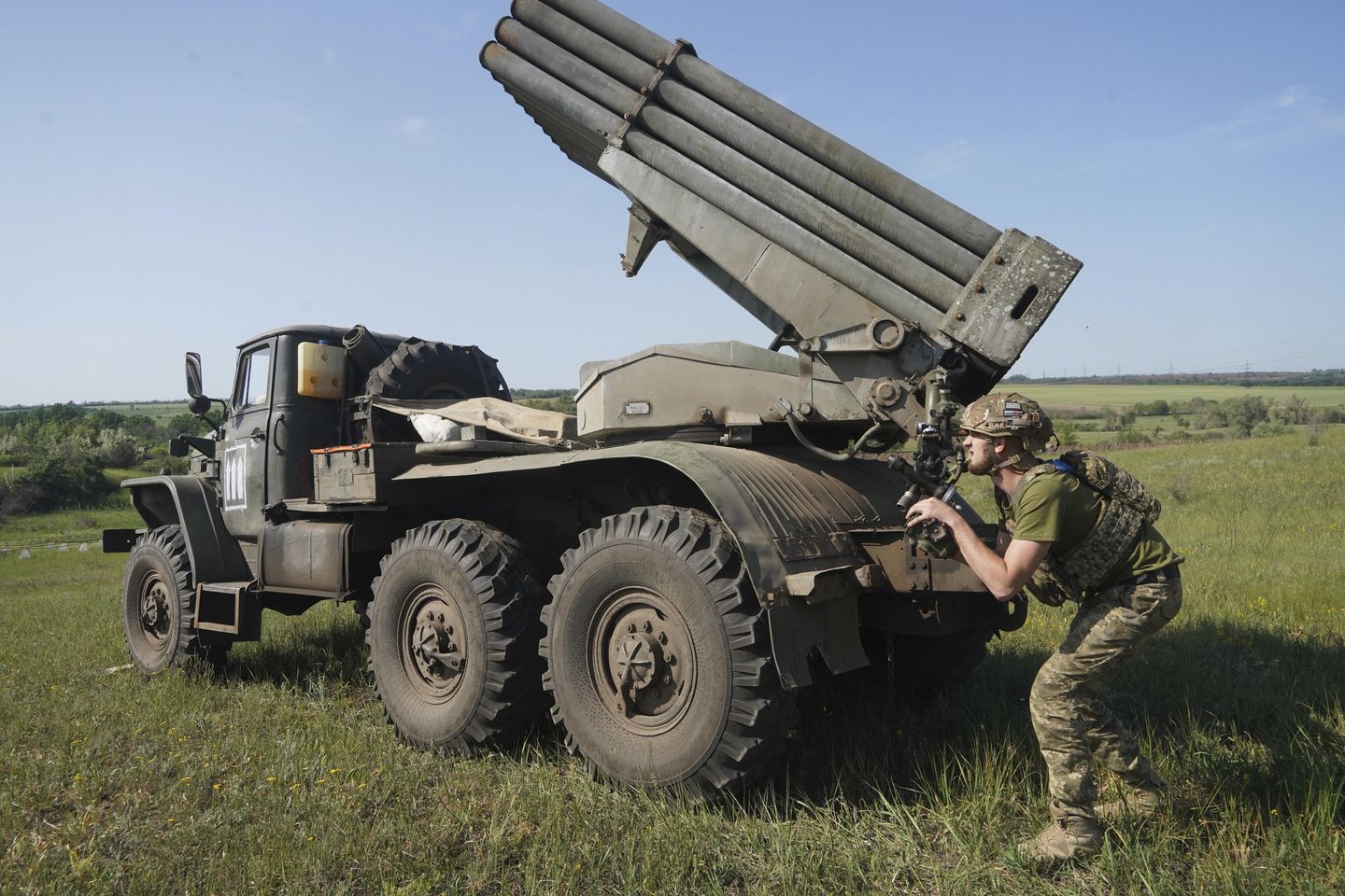 U.S. Delays Weapons Shipments to Ukraine Citing Stockpile Concerns