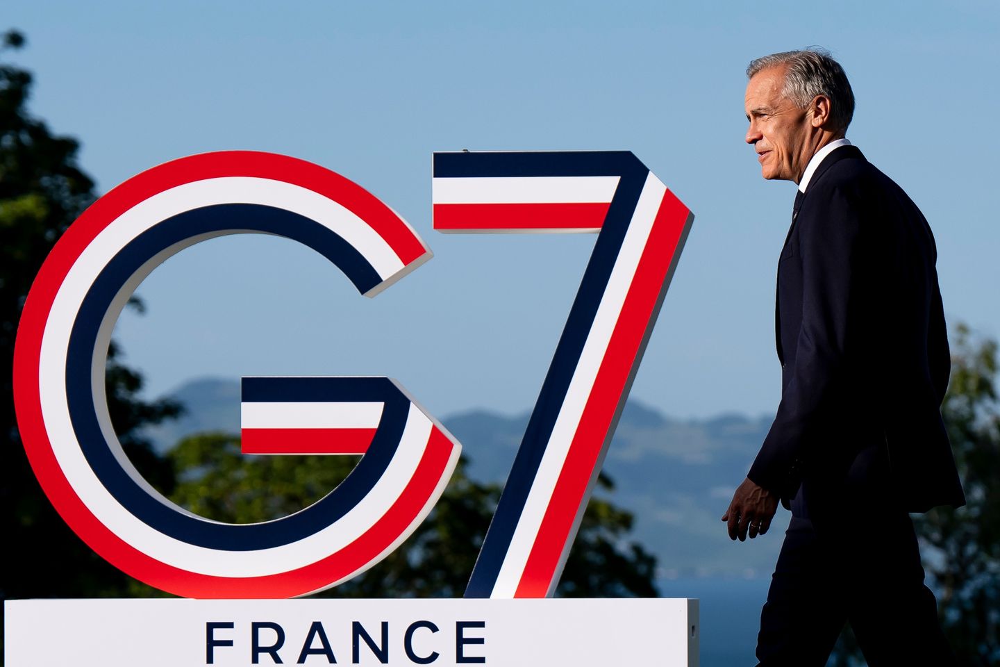 France Calls for Global Cooperation on AI Regulations