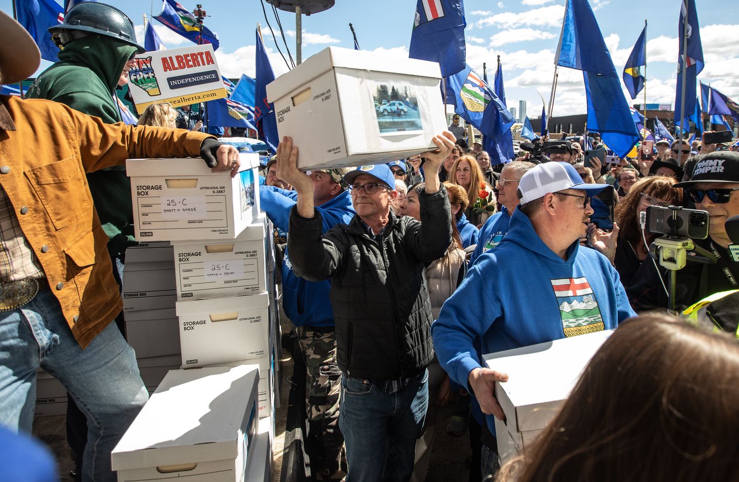 Alberta Group Submits Signatures for Separation Referendum