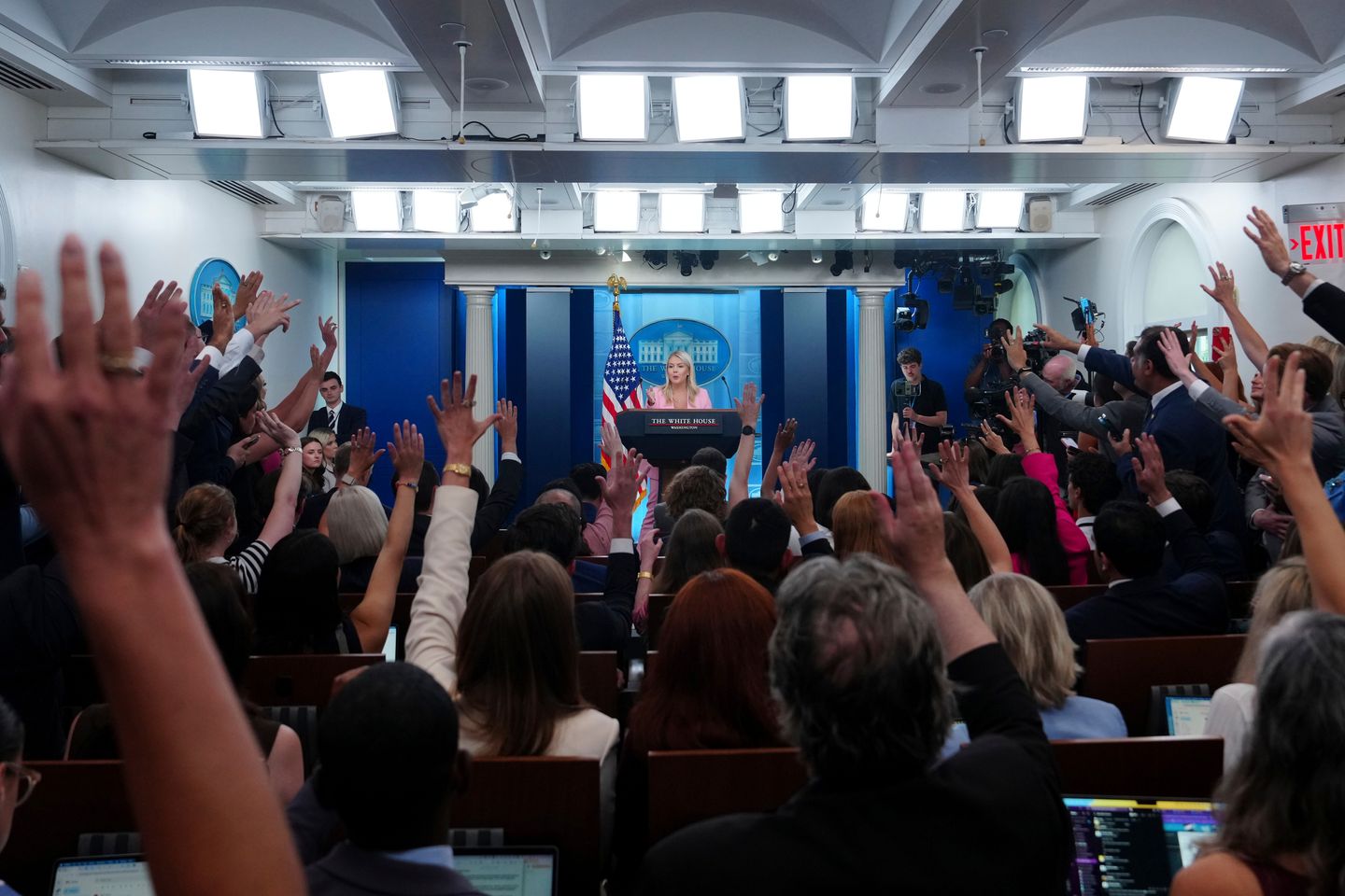 US Homeland Security Tightens Visas for Foreign Journalists; Chinese Reporters Limited to 90 Days