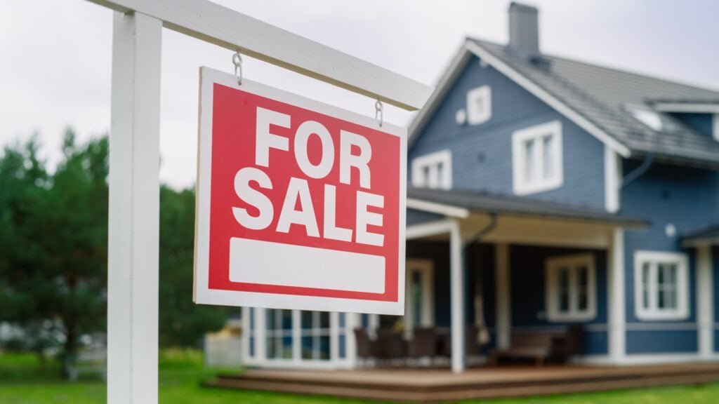 Controversy Surrounding Selling a Stigmatized House After Neighbor's Incarceration