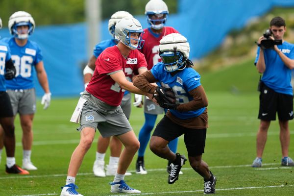 Detroit Lions RB Jahmyr Gibbs Suffers Hamstring Injury During Practice