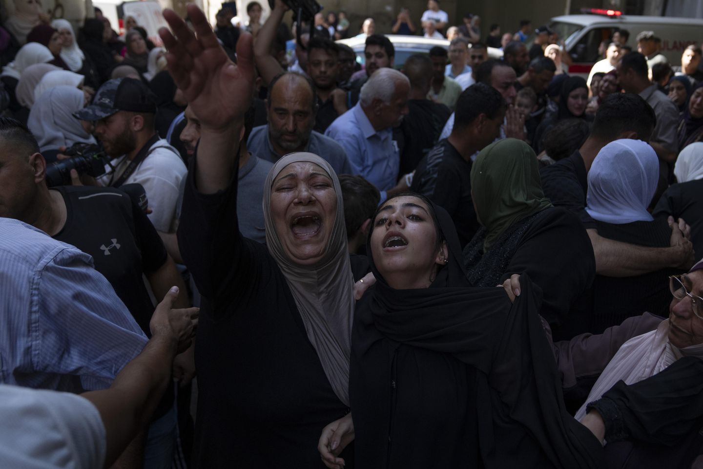 Violence Erupts in Gaza Strip with Israeli Soldiers and Palestinians Casualties