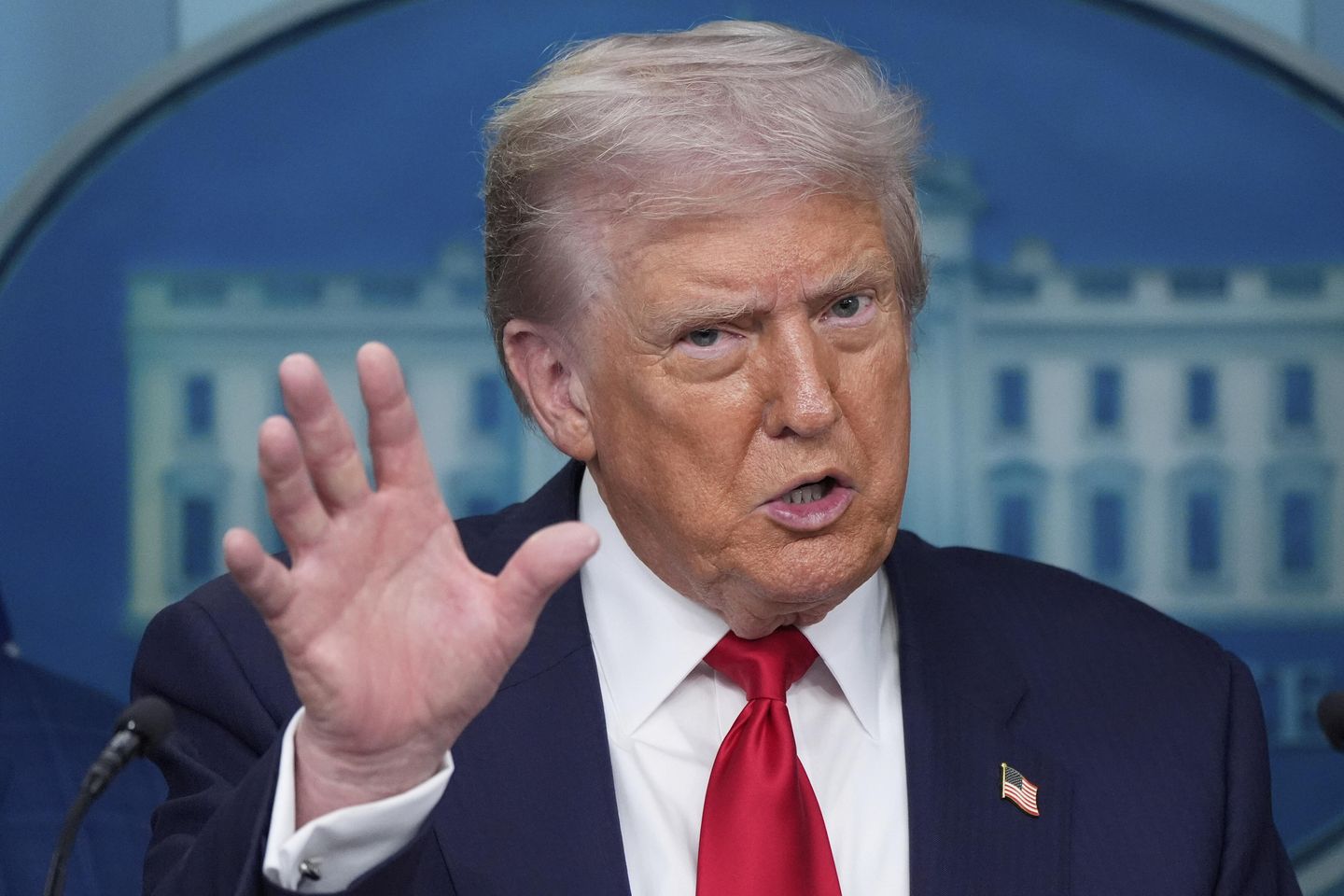 Trump Issues Ultimatum to Putin at Alaska Summit