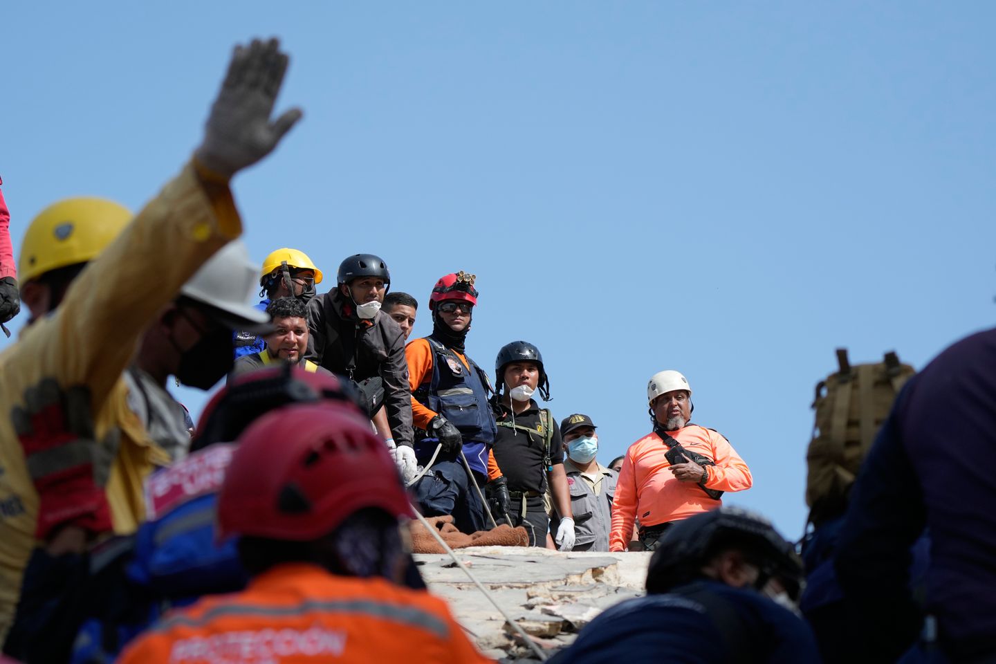Families of Missing in Venezuela Earthquakes Cling to Hope as Survivors Found