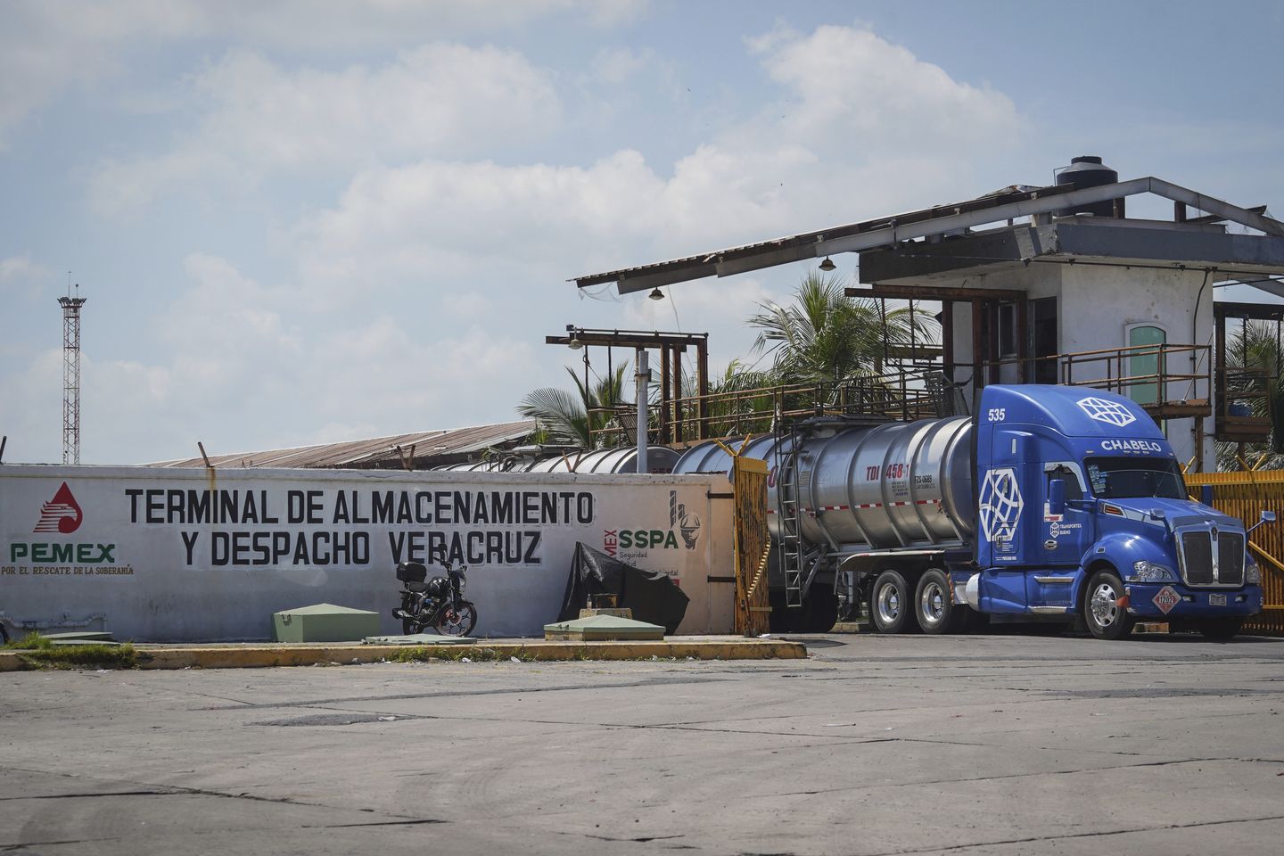 Fuel Smuggling Cartels Make Billions Reversing Routes from Texas to Mexico