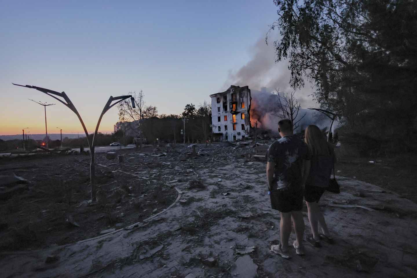 Ukraine remains cautious about summit amid Russian advances